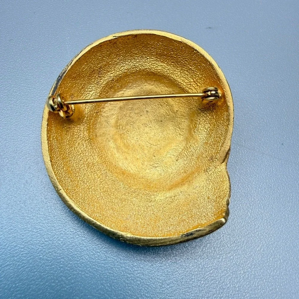 Vintage Gold Spiral Shell Brooch 1.5